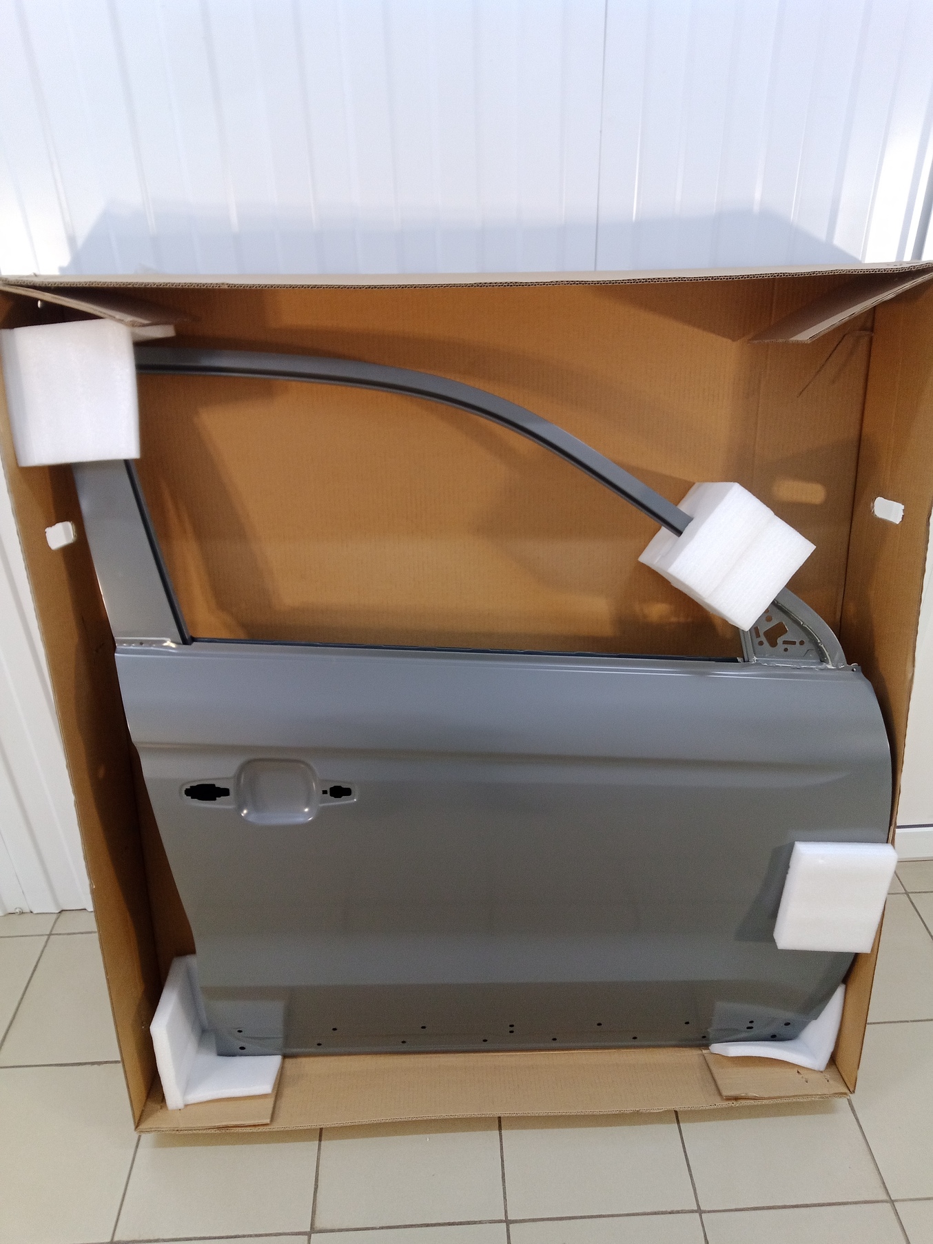 Дверь передняя правая Atlas