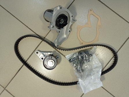 Комплект ремня ГРМ с помпой Volvo S40 V50  Ford Fusion Focus Fiesta